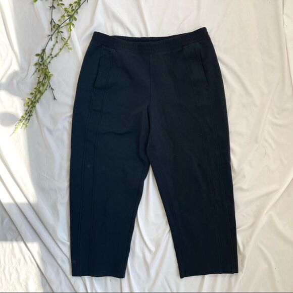 Lululemon Athletica Light Strides Crop 23” Black Knit Ankle Travel Pants 4 - Picture 5 of 10